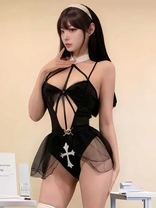 nun-cospaly-sexy-playing-1 sexy nun playing