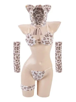 a girl wear sexy cat csopaly lingerie