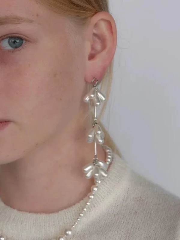 ear-piercing-jewelry-pearl-flowers-earrings-4 pearl earrings