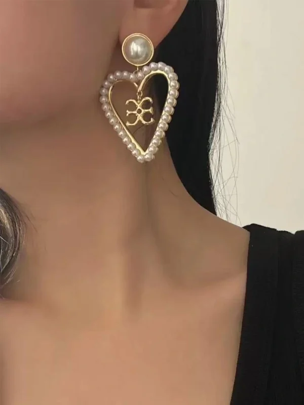 ear-piercing-jewelry-pearl-heart-ear-studs-4 pearl earrings