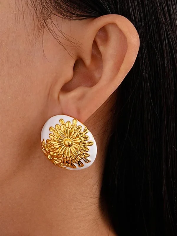 fashion-earrings-relief-daisy-patteren-2 vintage earrings