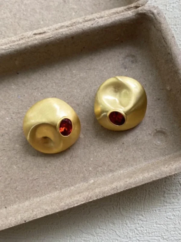 gold-earrings-diamond-decoration-2 gold ear studs