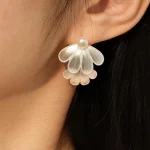 sliver-earrings-4-petals-with-pearl pearl earrings